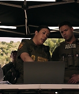 9-1-1-LonestarS05E09-435.jpg